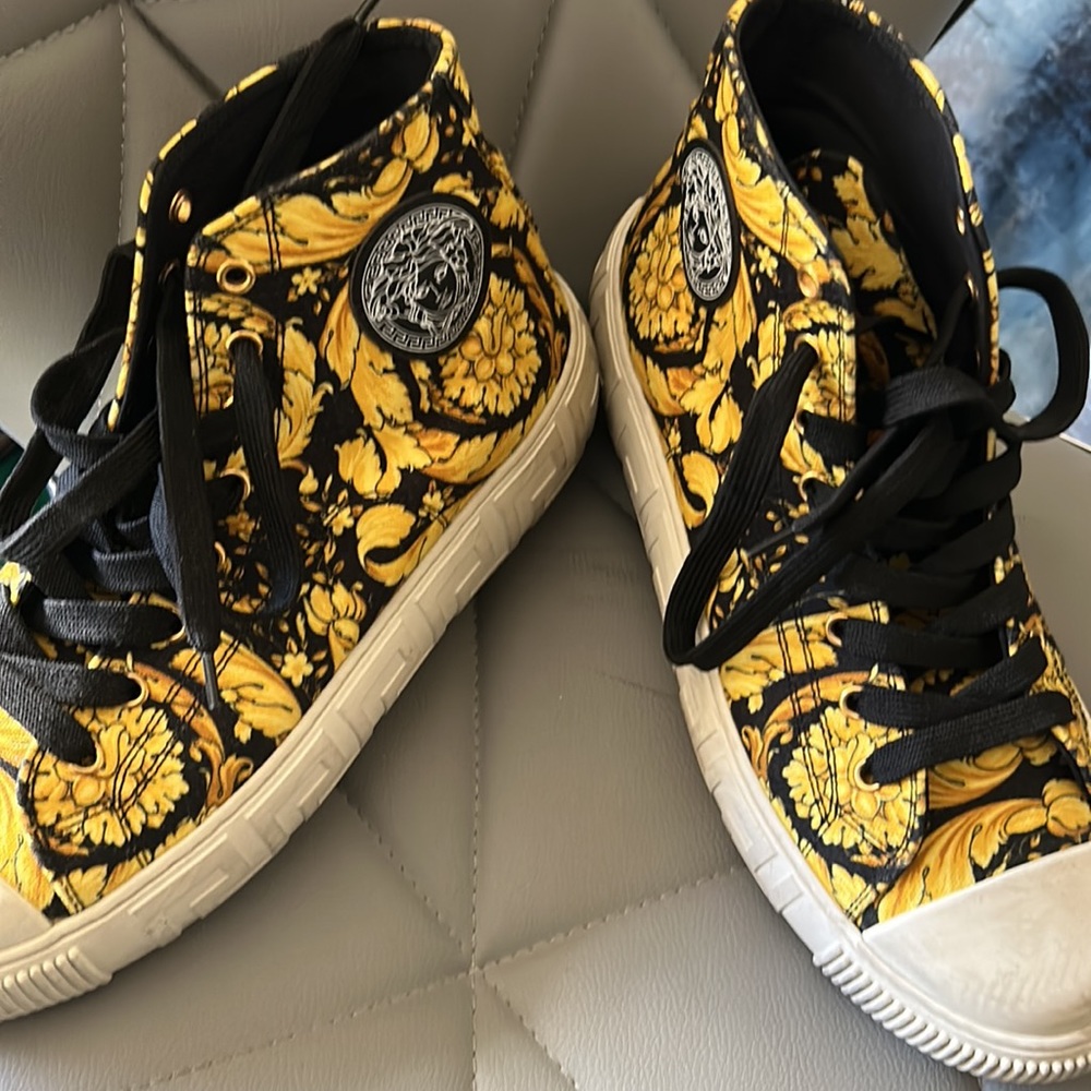 Yellow - Picture 3 of 3